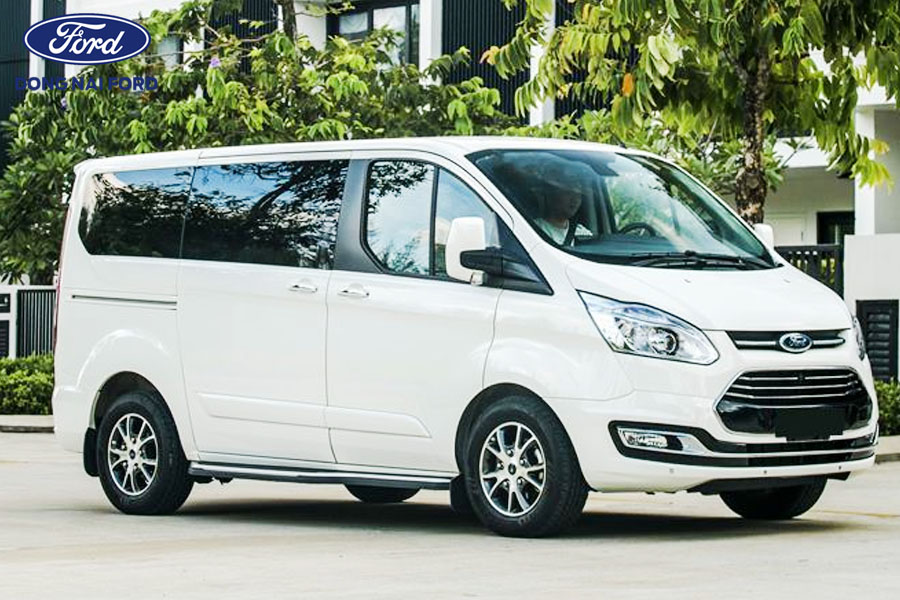 cac-dong-xe-ford-5-cho-ford-tourneo