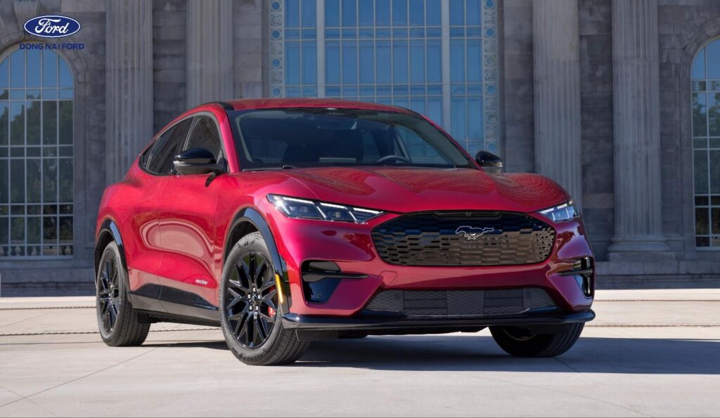 Các yếu tố tác động đến giá xe Ford Mustang