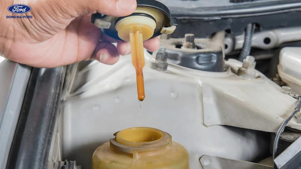 Hướng dẫn chi tiết cách thay dầu trợ lực lái