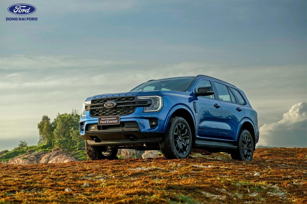 So sánh thiết kế ngoại thất Ford Everest và Peugeot 5008