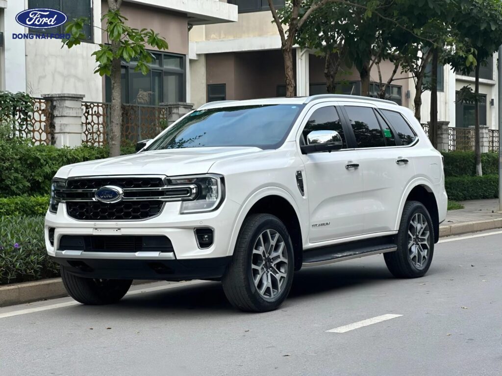 Mức giá của phiên bản Ford Everest Titanium 2.0 AT 4x2