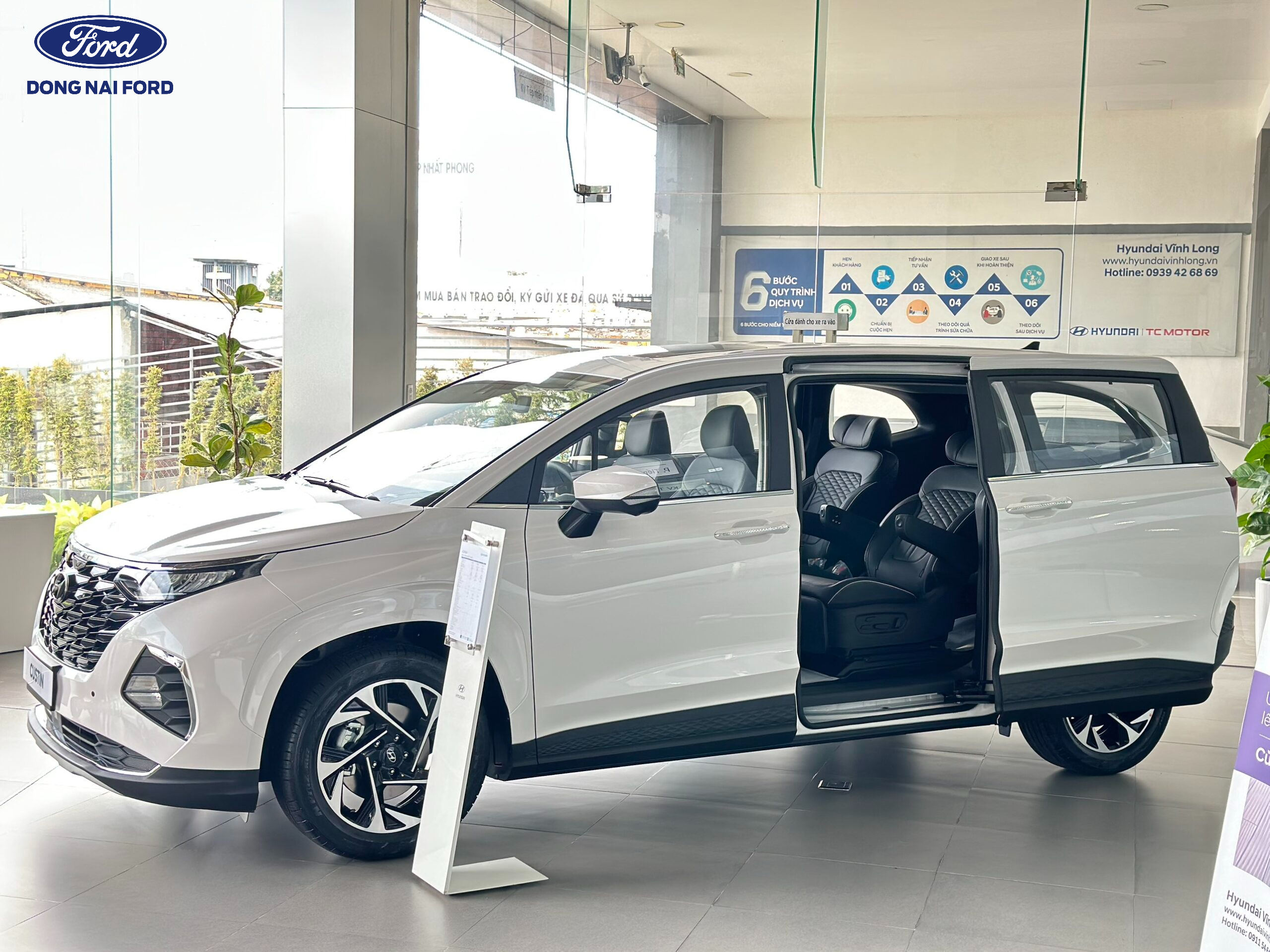 Dòng xe Hyundai Custin cửa trượt 7 chỗ