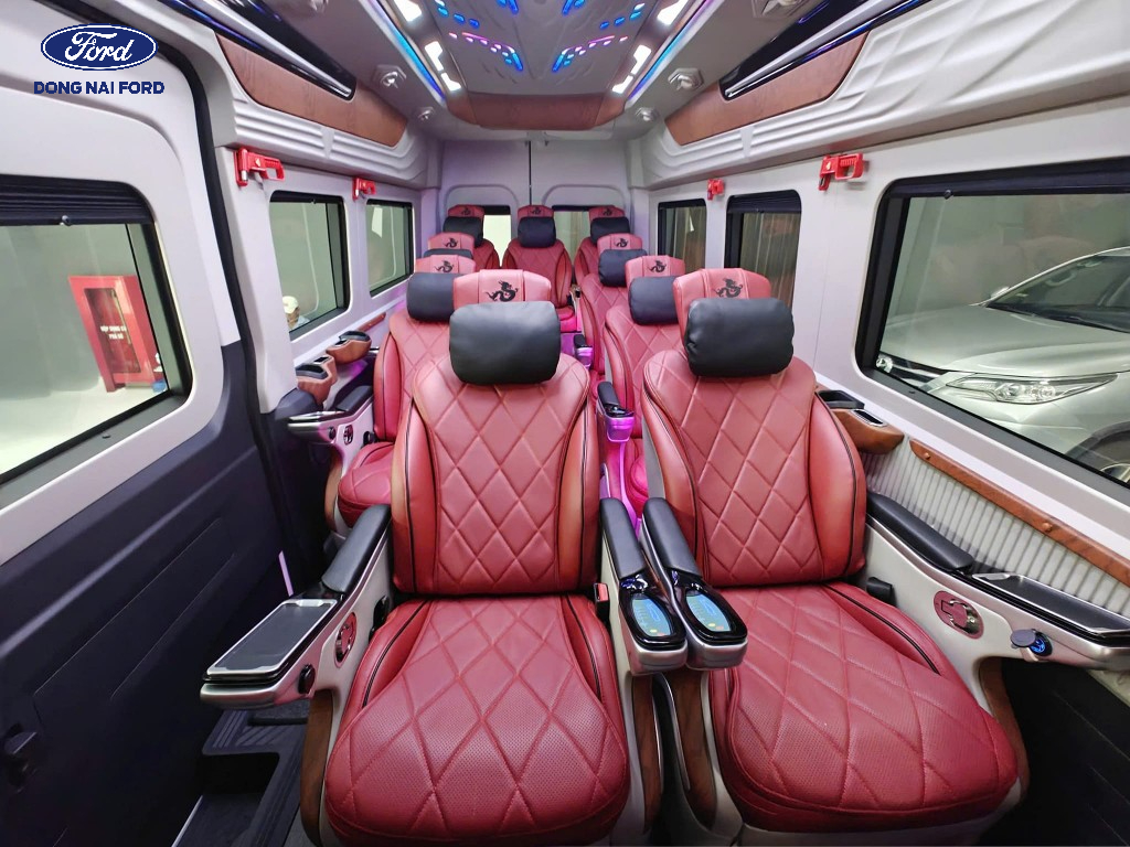 Dòng xe Hyundai Solati Limousine 9 chỗ