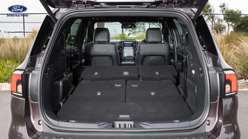 Chi tiết khoang hành lý của dòng xe Ford Everest