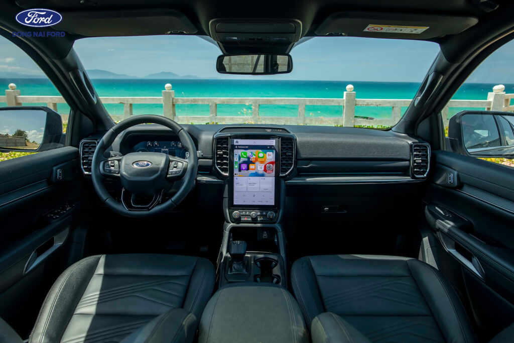 Tổng thể thiết kế khoang lái Ford Everest