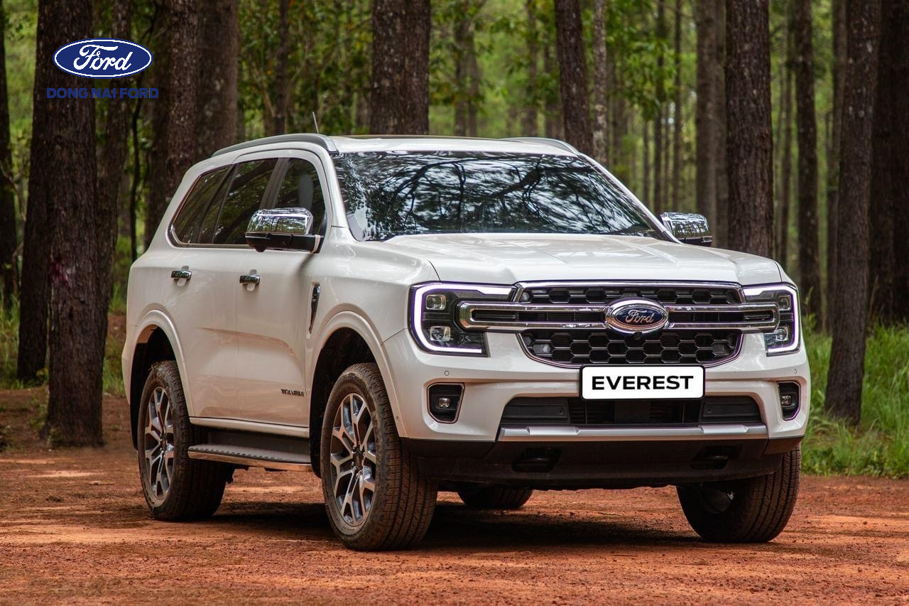 Tính năng xe 7 chỗ gầm cao giá rẻ Everest Titanium