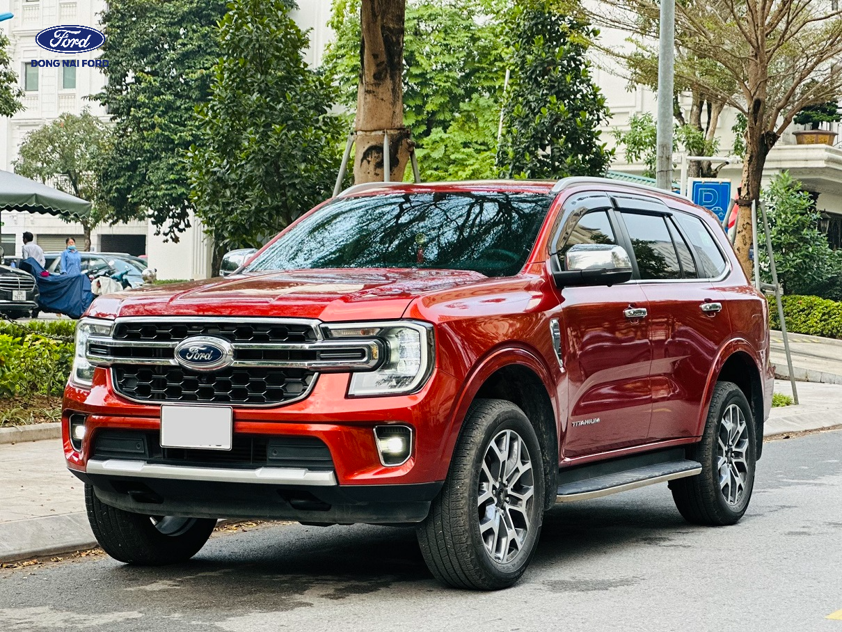 Các lý do nên mua Ford Everest màu đỏ