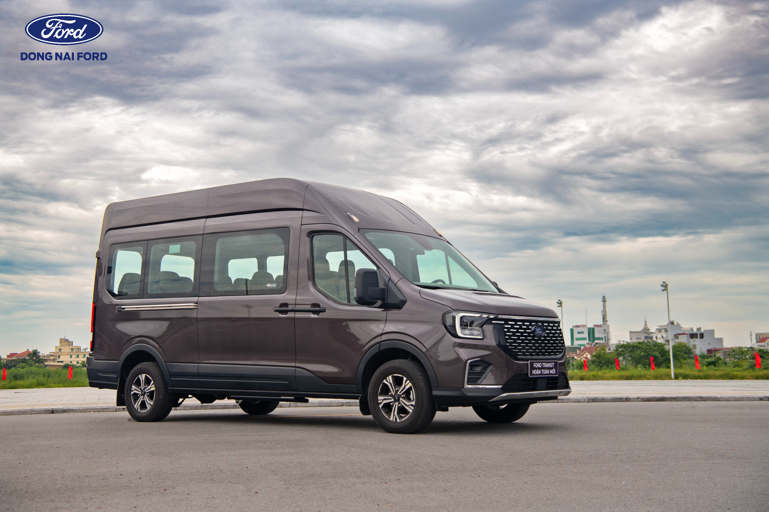 Gợi ý địa điểm mua xe Ford Transit 16 chỗ uy tín