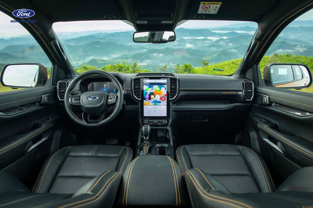 Không gian nội thất của Ford Ranger trắng