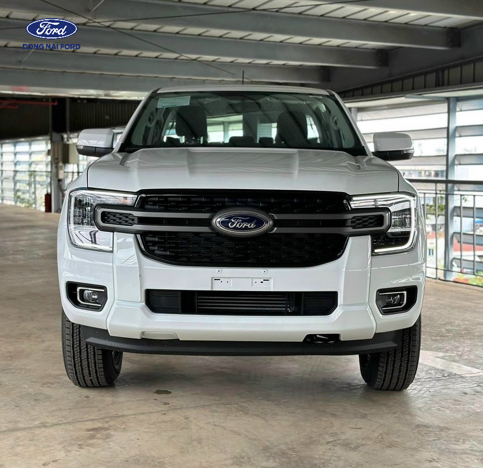 Thiết kế đầu xe Ford Ranger màu trắng